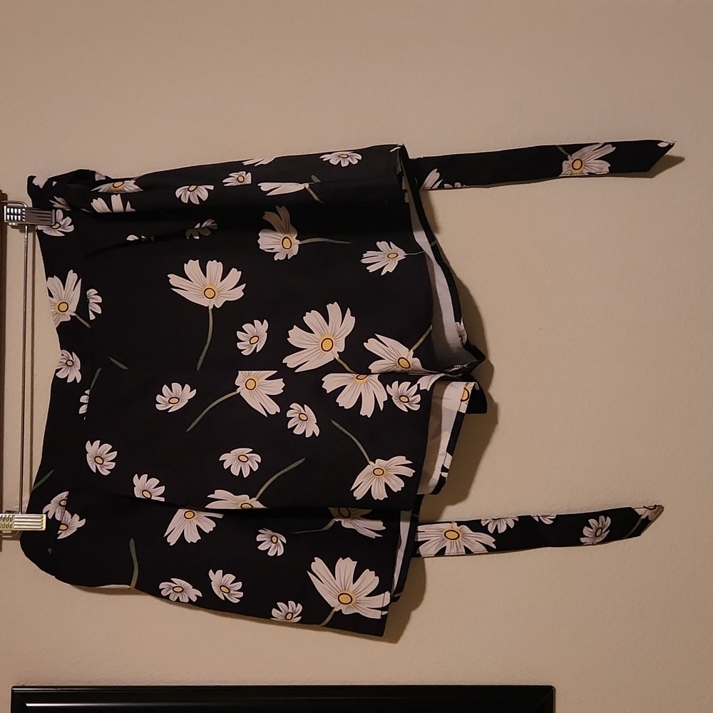 Black Floral Shorts - Sixe L